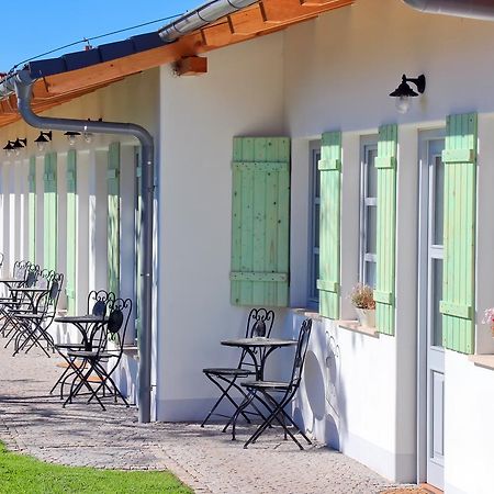 La Bobul Apartments Drnholec Екстериор снимка